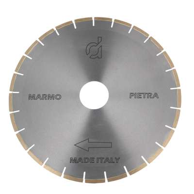 Diamond blades for cutting natural stones